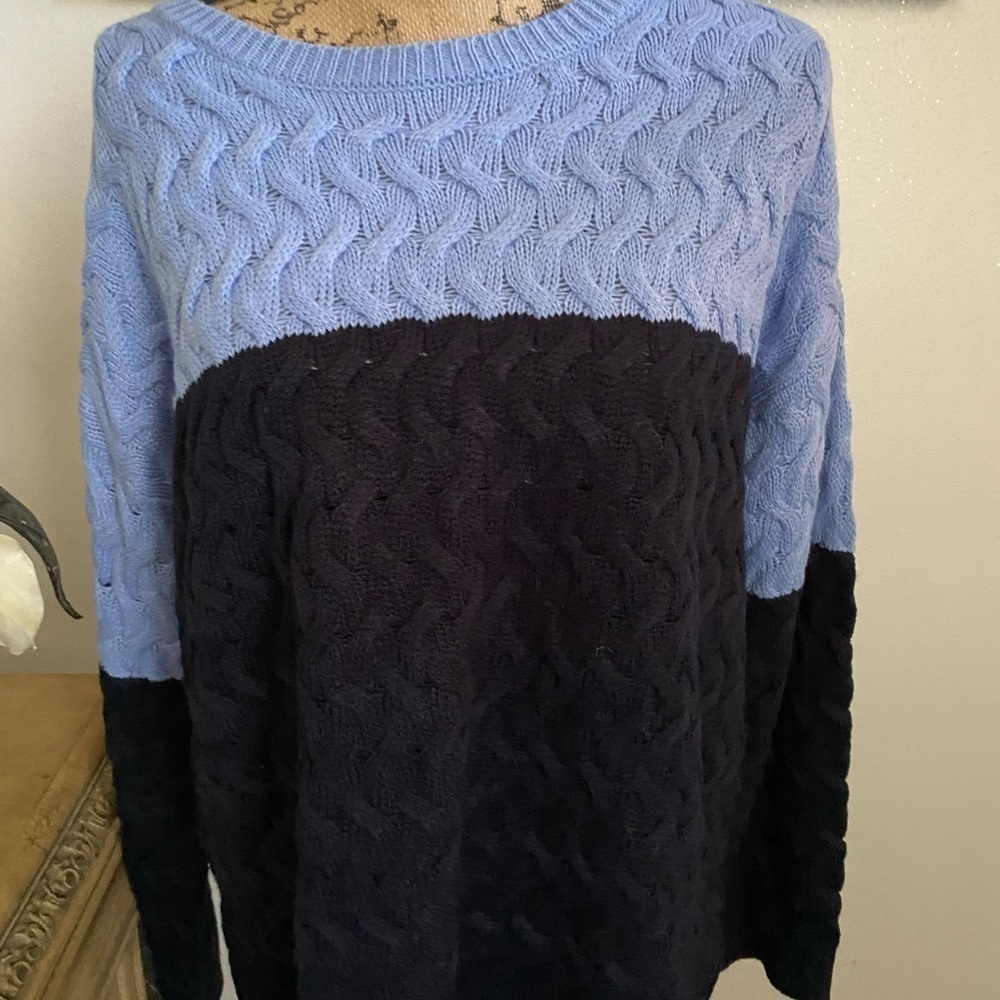 đ
şFASHION Avenue two tone blue sweater Xl new with tags - Picture 2 of 4